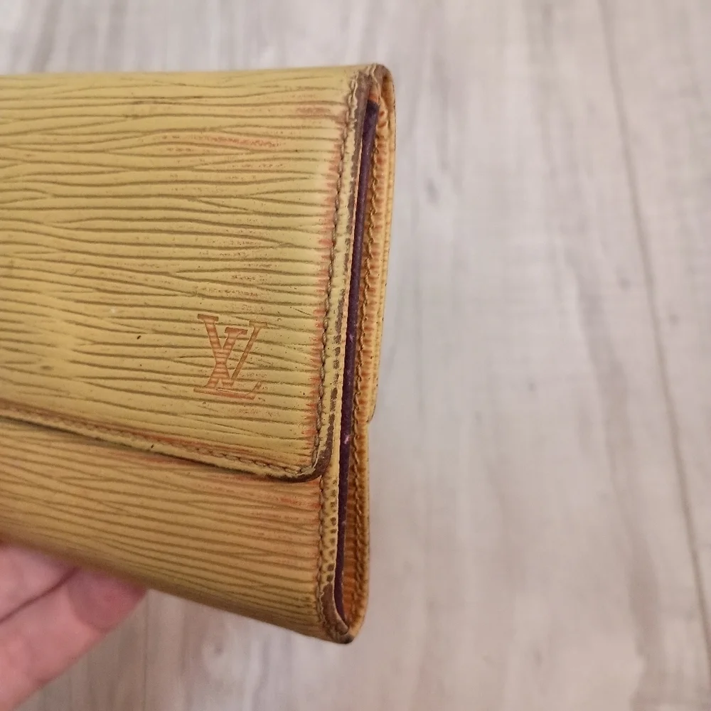 Louis Vuitton Authentic Bill Fold Wallet Yellow Epi Coin Pocket - Picture 3 of 12